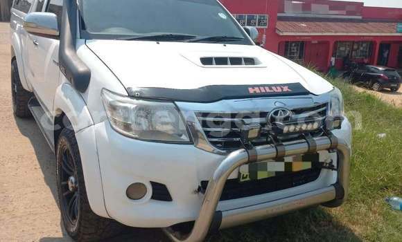 Nunua Ilio tumika Toyota Hilux White Gari ndani ya Manzini nchini Manzini Nunua Ilio tumika Toyota Hilux White Gari ndani ya Manzini nchini Manzini