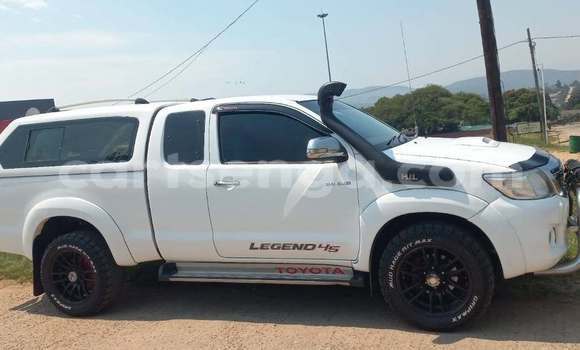 Nunua Ilio tumika Toyota Hilux White Gari ndani ya Manzini nchini Manzini Nunua Ilio tumika Toyota Hilux White Gari ndani ya Manzini nchini Manzini