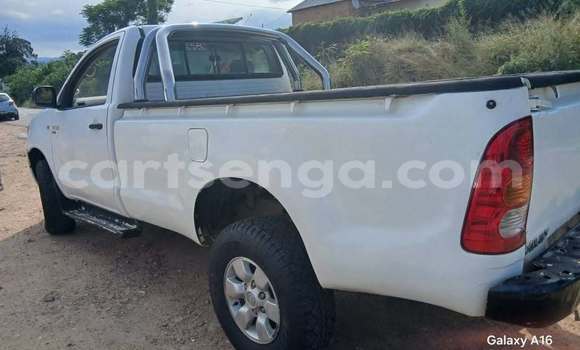 Nunua Ilio tumika Toyota Hilux White Gari ndani ya Manzini nchini Manzini Nunua Ilio tumika Toyota Hilux White Gari ndani ya Manzini nchini Manzini