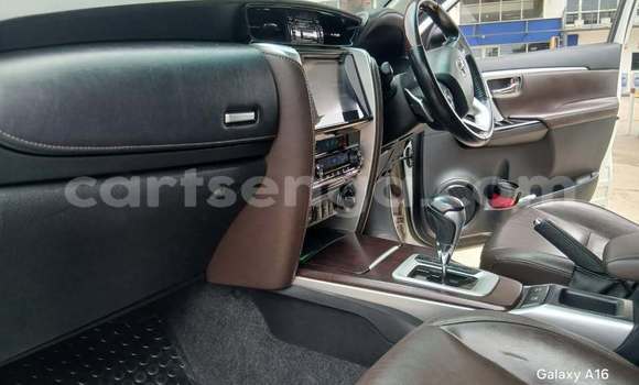 Nunua Ilio tumika Toyota Fortuner White Gari ndani ya Manzini nchini Manzini Nunua Ilio tumika Toyota Fortuner White Gari ndani ya Manzini nchini Manzini