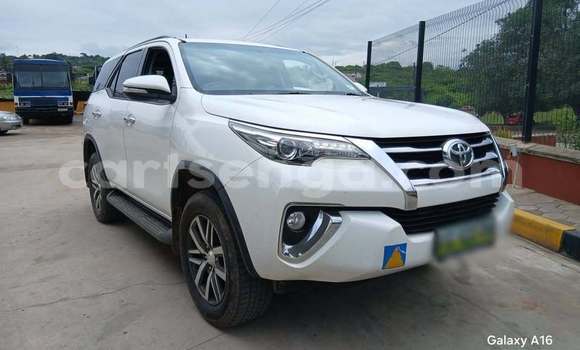 Nunua Ilio tumika Toyota Fortuner White Gari ndani ya Manzini nchini Manzini Nunua Ilio tumika Toyota Fortuner White Gari ndani ya Manzini nchini Manzini