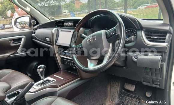 Nunua Ilio tumika Toyota Fortuner White Gari ndani ya Manzini nchini Manzini Nunua Ilio tumika Toyota Fortuner White Gari ndani ya Manzini nchini Manzini