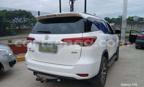 Nunua Ilio tumika Toyota Fortuner White Gari ndani ya Manzini nchini Manzini Nunua Ilio tumika Toyota Fortuner White Gari ndani ya Manzini nchini Manzini