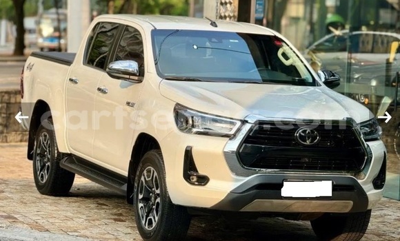 Buy Used Toyota Hilux White Car in Manzini in Manzini