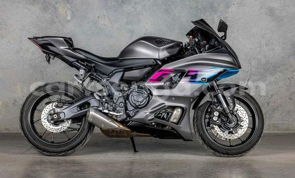 Nunua Ilio tumika Yamaha YZF Black Bike ndani ya Manzini nchini Manzini Nunua Ilio tumika Yamaha YZF Black Bike ndani ya Manzini nchini Manzini