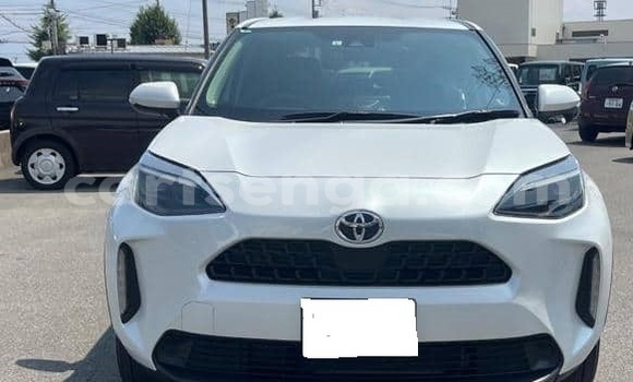 Buy Used Toyota Yaris White Car in Mondi in Hhohho