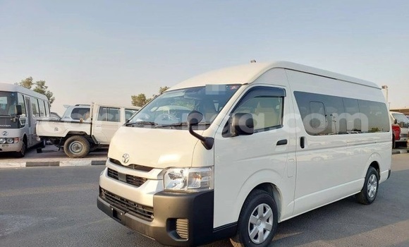 Buy Used Toyota Hiace White Car in Mondi in Hhohho