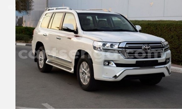 Buy Used Toyota Land Cruiser White Car in Mondi in Hhohho