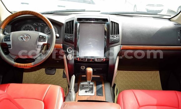 Nunua Imported Toyota Land Cruiser Black Gari ndani ya Import - Dubai nchini Hhohho Nunua Imported Toyota Land Cruiser Black Gari ndani ya Import - Dubai nchini Hhohho