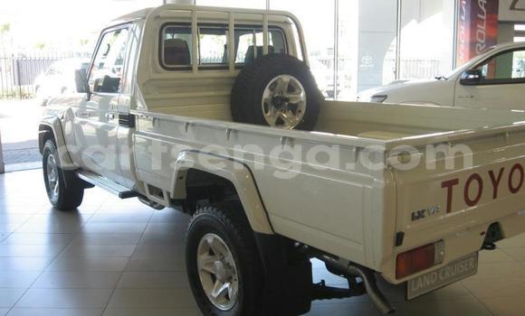 Acheter Occasion Voiture Toyota Land Cruiser Blanc à Big Bend, Lubombo Acheter Occasion Voiture Toyota Land Cruiser Blanc à Big Bend, Lubombo