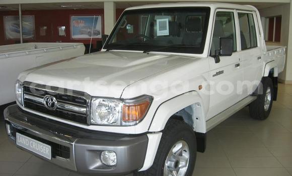 Nunua Ilio tumika Toyota Land Cruiser White Gari ndani ya Big Bend nchini Lubombo Nunua Ilio tumika Toyota Land Cruiser White Gari ndani ya Big Bend nchini Lubombo
