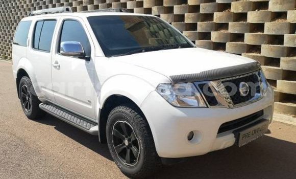 Nunua Ilio tumika Nissan Pathfinder White Gari ndani ya Big Bend nchini Lubombo Nunua Ilio tumika Nissan Pathfinder White Gari ndani ya Big Bend nchini Lubombo