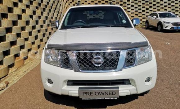 Nunua Ilio tumika Nissan Pathfinder White Gari ndani ya Big Bend nchini Lubombo Nunua Ilio tumika Nissan Pathfinder White Gari ndani ya Big Bend nchini Lubombo