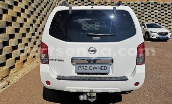 Nunua Ilio tumika Nissan Pathfinder White Gari ndani ya Big Bend nchini Lubombo Nunua Ilio tumika Nissan Pathfinder White Gari ndani ya Big Bend nchini Lubombo