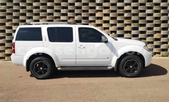 Nunua Ilio tumika Nissan Pathfinder White Gari ndani ya Big Bend nchini Lubombo Nunua Ilio tumika Nissan Pathfinder White Gari ndani ya Big Bend nchini Lubombo