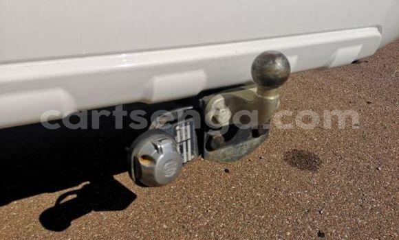 Nunua Ilio tumika Nissan Pathfinder White Gari ndani ya Big Bend nchini Lubombo Nunua Ilio tumika Nissan Pathfinder White Gari ndani ya Big Bend nchini Lubombo