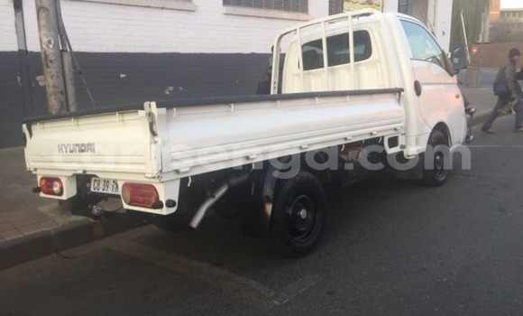 Buy Used Hyundai H200 White Truck in Mbabane in Manzini Buy Used Hyundai H200 White Truck in Mbabane in Manzini
