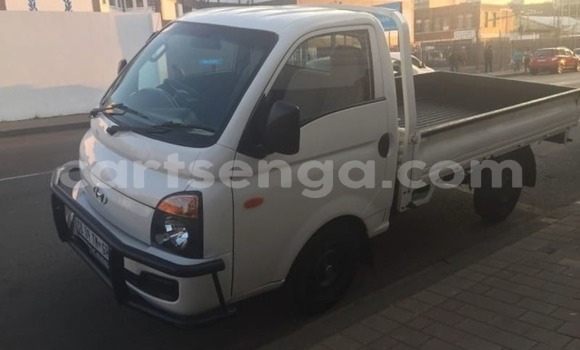 Buy Used Hyundai H200 White Truck in Mbabane in Manzini Buy Used Hyundai H200 White Truck in Mbabane in Manzini