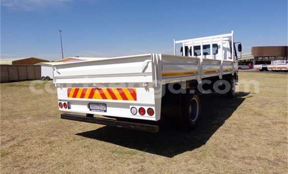 Acheter Occasion Utilitaire Nissan UD Blanc à Big Bend, Lubombo Acheter Occasion Utilitaire Nissan UD Blanc à Big Bend, Lubombo