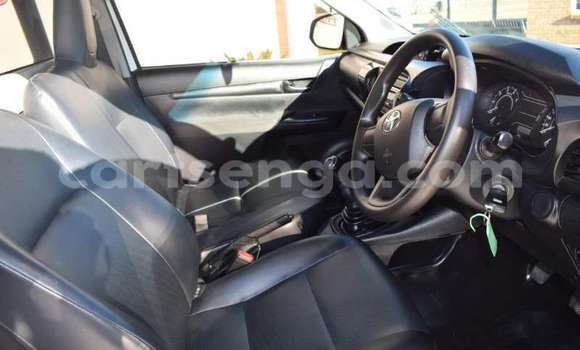 Nunua Ilio tumika Toyota Hilux White Gari ndani ya Big Bend nchini Lubombo Nunua Ilio tumika Toyota Hilux White Gari ndani ya Big Bend nchini Lubombo