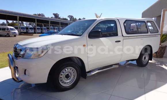 Nunua Ilio tumika Toyota Hilux White Gari ndani ya Big Bend nchini Lubombo Nunua Ilio tumika Toyota Hilux White Gari ndani ya Big Bend nchini Lubombo