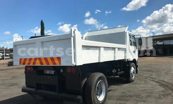 Nunua Ilio tumika Nissan UD White Lori ndani ya Big Bend nchini Lubombo Nunua Ilio tumika Nissan UD White Lori ndani ya Big Bend nchini Lubombo