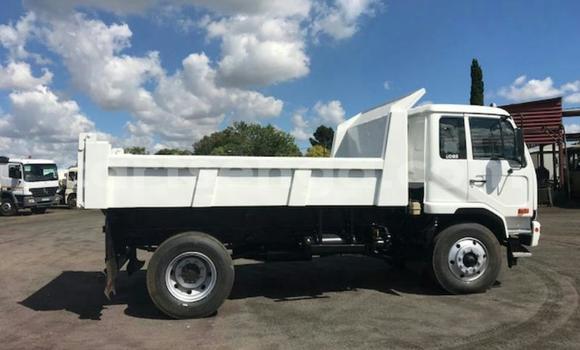 Nunua Ilio tumika Nissan UD White Lori ndani ya Big Bend nchini Lubombo Nunua Ilio tumika Nissan UD White Lori ndani ya Big Bend nchini Lubombo