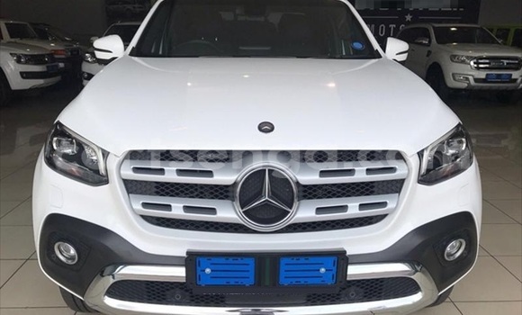 Nunua Ilio tumika Mercedes‒Benz X-klasse Concept Silver Gari ndani ya Big Bend nchini Lubombo Nunua Ilio tumika Mercedes‒Benz X-klasse Concept Silver Gari ndani ya Big Bend nchini Lubombo