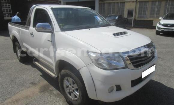 Nunua Ilio tumika Toyota Hilux White Gari ndani ya Manzini nchini Manzini Nunua Ilio tumika Toyota Hilux White Gari ndani ya Manzini nchini Manzini