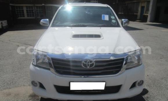 Nunua Ilio tumika Toyota Hilux White Gari ndani ya Manzini nchini Manzini Nunua Ilio tumika Toyota Hilux White Gari ndani ya Manzini nchini Manzini