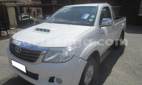 Nunua Ilio tumika Toyota Hilux White Gari ndani ya Manzini nchini Manzini Nunua Ilio tumika Toyota Hilux White Gari ndani ya Manzini nchini Manzini