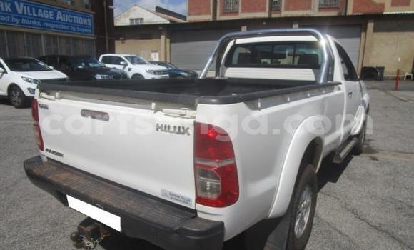 Nunua Ilio tumika Toyota Hilux White Gari ndani ya Manzini nchini Manzini Nunua Ilio tumika Toyota Hilux White Gari ndani ya Manzini nchini Manzini