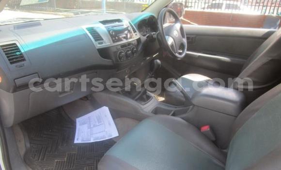 Nunua Ilio tumika Toyota Hilux White Gari ndani ya Manzini nchini Manzini Nunua Ilio tumika Toyota Hilux White Gari ndani ya Manzini nchini Manzini