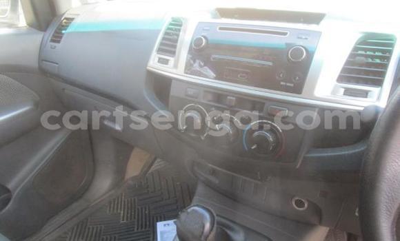 Nunua Ilio tumika Toyota Hilux White Gari ndani ya Manzini nchini Manzini Nunua Ilio tumika Toyota Hilux White Gari ndani ya Manzini nchini Manzini