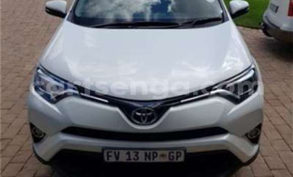 Acheter Occasion Voiture Toyota RAV4 Blanc à Mbabane, Manzini Acheter Occasion Voiture Toyota RAV4 Blanc à Mbabane, Manzini