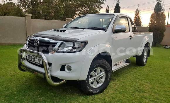 Buy Used Toyota Hilux White Car in Ezulwini in Hhohho Buy Used Toyota Hilux White Car in Ezulwini in Hhohho