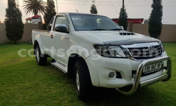 Buy Used Toyota Hilux White Car in Ezulwini in Hhohho Buy Used Toyota Hilux White Car in Ezulwini in Hhohho