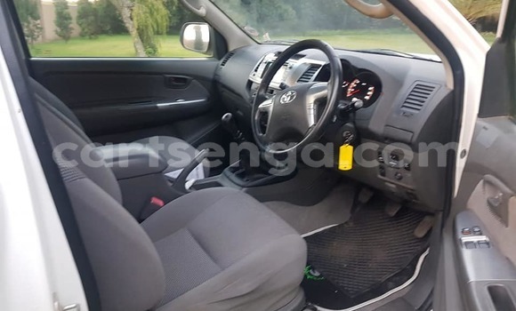 Buy Used Toyota Hilux White Car in Ezulwini in Hhohho Buy Used Toyota Hilux White Car in Ezulwini in Hhohho