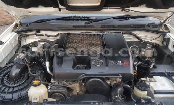 Buy Used Toyota Hilux White Car in Ezulwini in Hhohho Buy Used Toyota Hilux White Car in Ezulwini in Hhohho