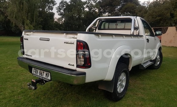Buy Used Toyota Hilux White Car in Ezulwini in Hhohho Buy Used Toyota Hilux White Car in Ezulwini in Hhohho