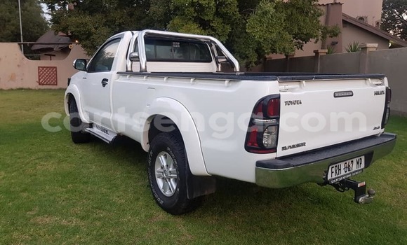 Buy Used Toyota Hilux White Car in Ezulwini in Hhohho Buy Used Toyota Hilux White Car in Ezulwini in Hhohho