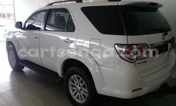 Nunua Ilio tumika Toyota Fortuner White Gari ndani ya Manzini nchini Manzini Nunua Ilio tumika Toyota Fortuner White Gari ndani ya Manzini nchini Manzini