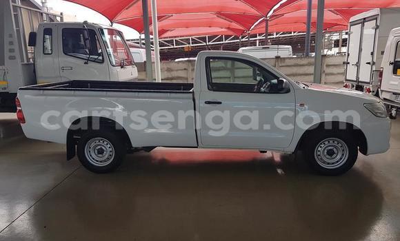 Nunua Ilio tumika Toyota Hilux White Gari ndani ya Manzini nchini Manzini Nunua Ilio tumika Toyota Hilux White Gari ndani ya Manzini nchini Manzini