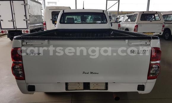 Nunua Ilio tumika Toyota Hilux White Gari ndani ya Manzini nchini Manzini Nunua Ilio tumika Toyota Hilux White Gari ndani ya Manzini nchini Manzini