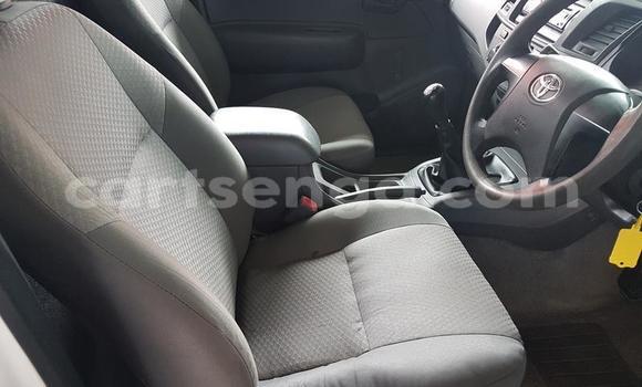 Nunua Ilio tumika Toyota Hilux White Gari ndani ya Manzini nchini Manzini Nunua Ilio tumika Toyota Hilux White Gari ndani ya Manzini nchini Manzini