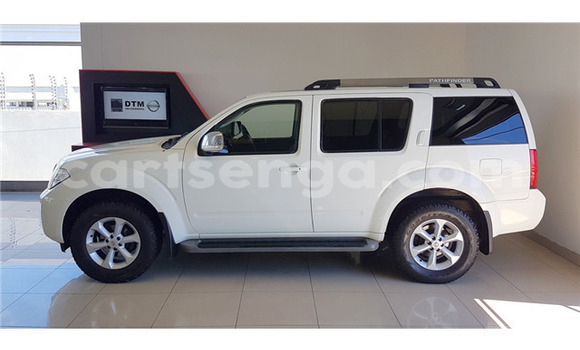 Buy Used Nissan Pathfinder White Car in Ezulwini in Hhohho Buy Used Nissan Pathfinder White Car in Ezulwini in Hhohho