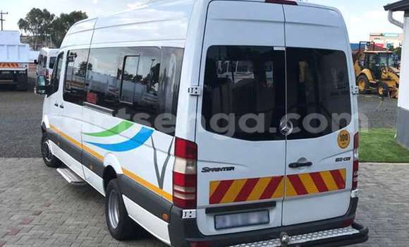 Buy Used Mercedes Viano White Car in Mbabane in Manzini Buy Used Mercedes Viano White Car in Mbabane in Manzini