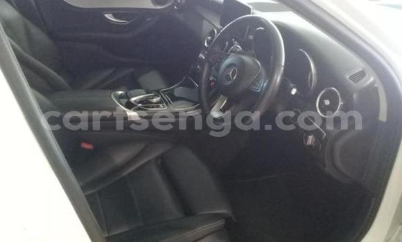 Acheter Occasion Voiture Mercedes‒Benz 190 Blanc à Manzini, Manzini Acheter Occasion Voiture Mercedes‒Benz 190 Blanc à Manzini, Manzini