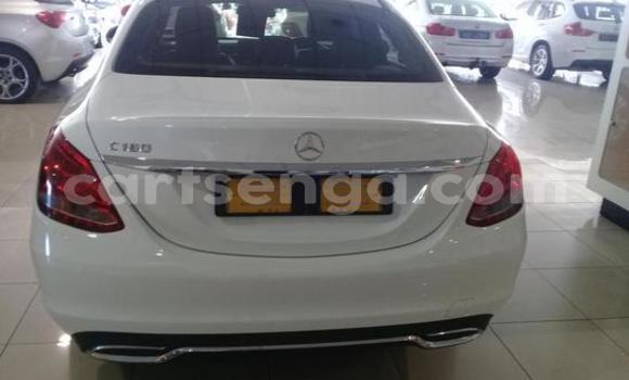 Acheter Occasion Voiture Mercedes‒Benz 190 Blanc à Manzini, Manzini Acheter Occasion Voiture Mercedes‒Benz 190 Blanc à Manzini, Manzini