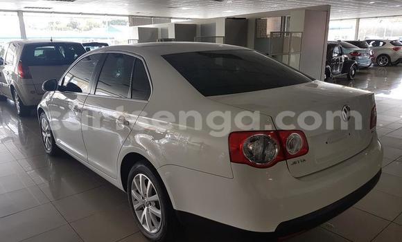 Nunua Ilio tumika Volkswagen Jetta White Gari ndani ya Manzini nchini Manzini Nunua Ilio tumika Volkswagen Jetta White Gari ndani ya Manzini nchini Manzini